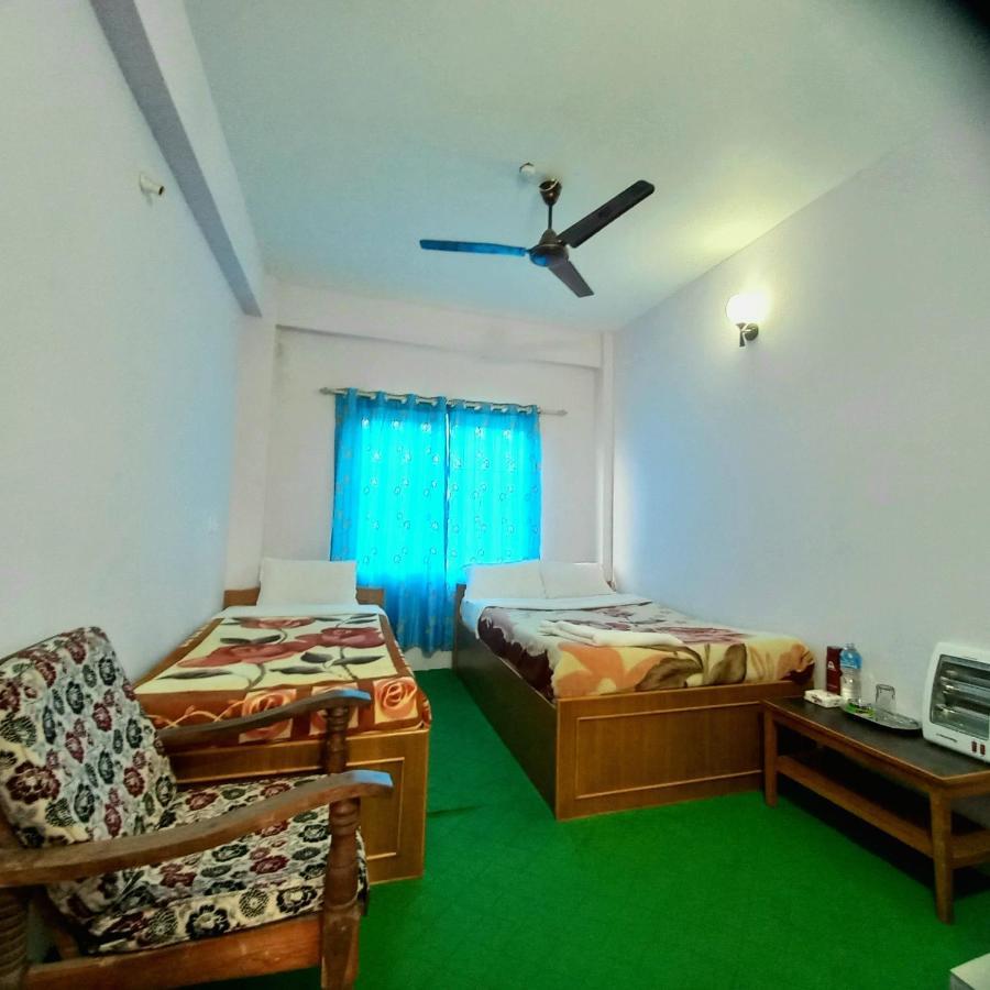 Hotel Aarjan And Restaurant Pokhara Exterior foto